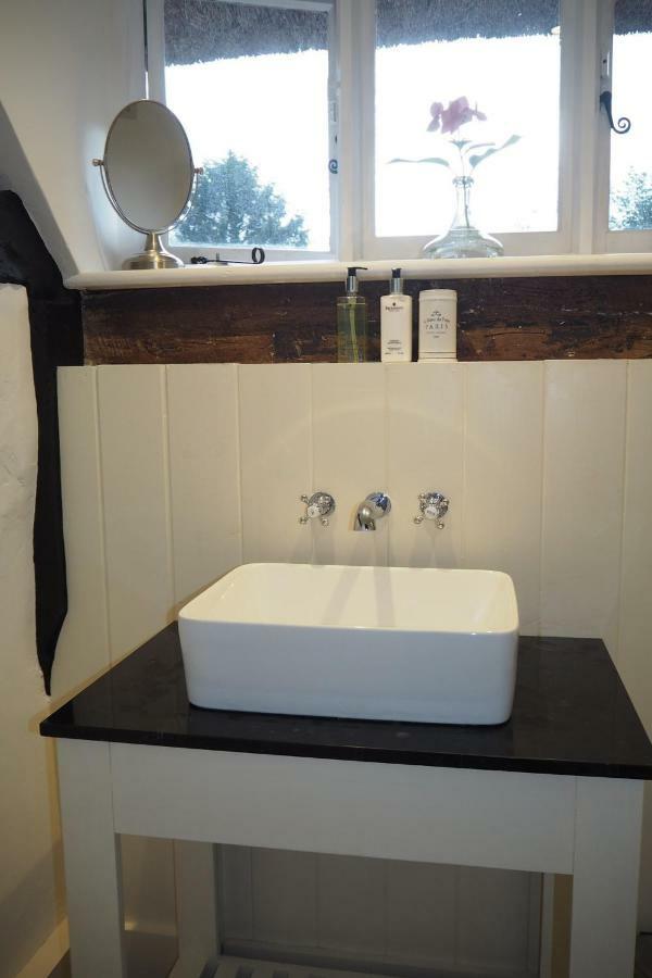 Nightingale Cottage Bed And Breakfast Chichester Exteriör bild