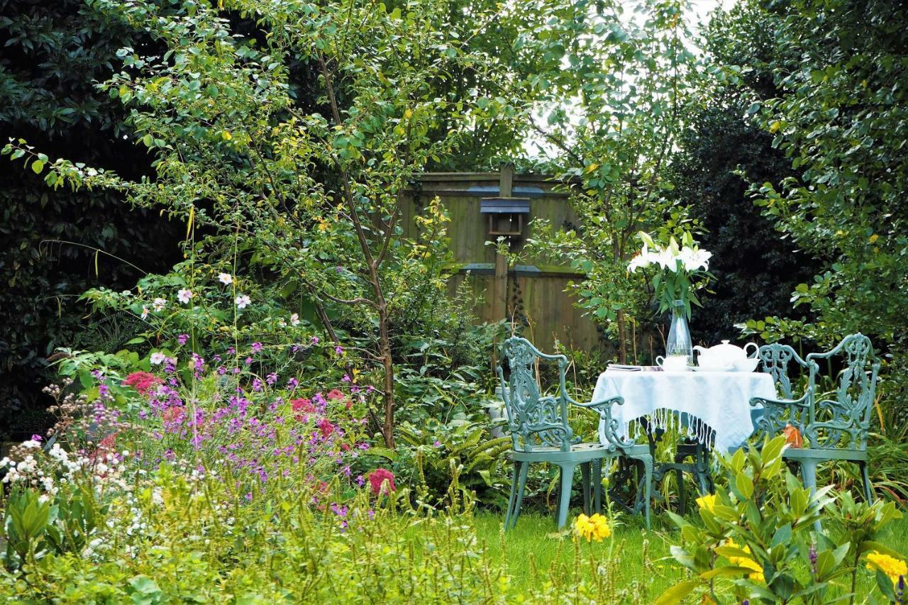 Nightingale Cottage Bed And Breakfast Chichester Exteriör bild